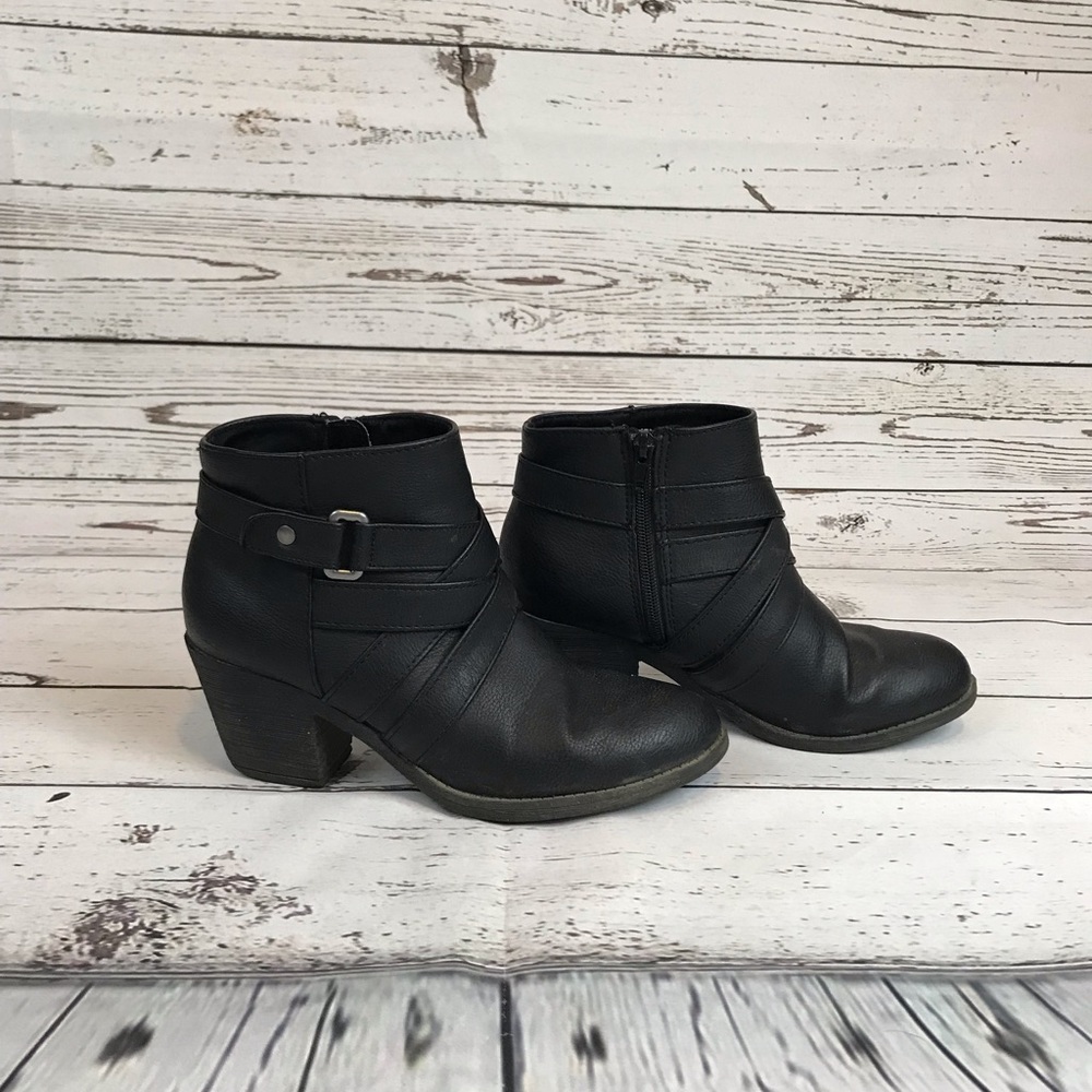 American Eagle size 71/2 womens booties